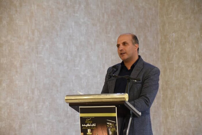 رونمایی از کتاب «تاک تکیده» شاعر شیرازی