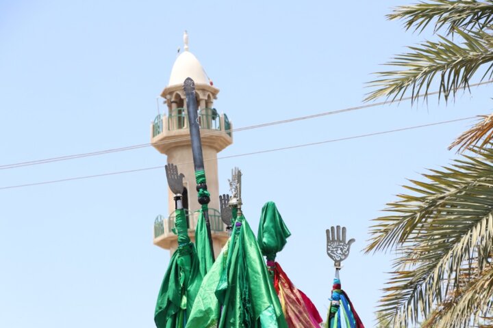 آیین ۹۰۰ ساله عزاداری سالار شهیدان با حمل علم شمشیری در قشم برگزار شد