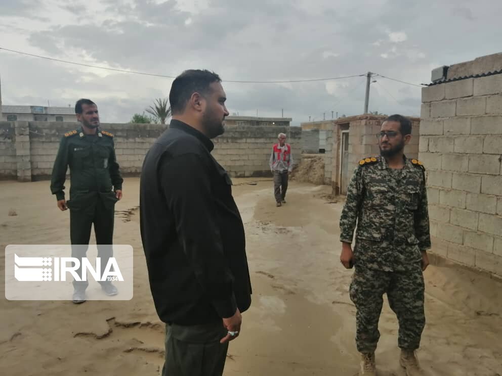بیش از ۲۵۰۰ بسته معیشتی بین سیل زدگان فارس توزیع شد بیش از ۲۵۰۰ بسته معیشتی بین سیل زدگان فارس توزیع شد