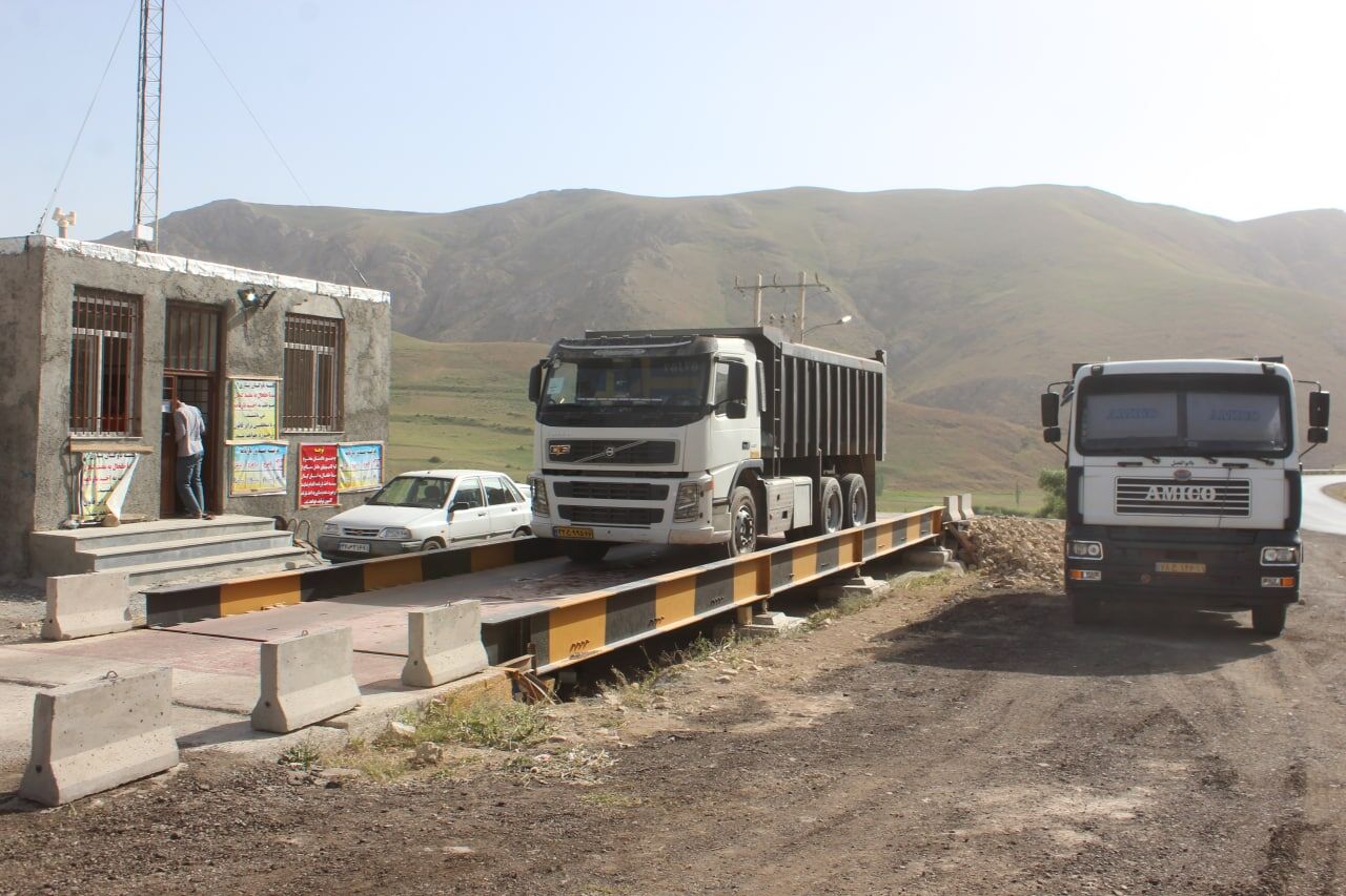 ۶۱ درصد از کامیونهای حامل شن و ماسه در راههای خلخال به گیلان قانونمند تردد کردند ۶۱ درصد از کامیونهای حامل شن و ماسه در راههای خلخال به گیلان قانونمند تردد کردند