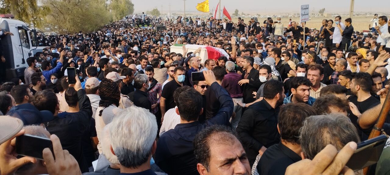 پیکر عادل آذر در سرای ابدیش دهلران، آرام گرفت پیکر عادل آذر در سرای ابدیش دهلران، آرام گرفت