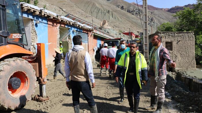 شهردار فیروز کوه: بیش از ۳۰۰ نفر از مسافران گرفتار در ایستگاه قطار اسکان داده شدند