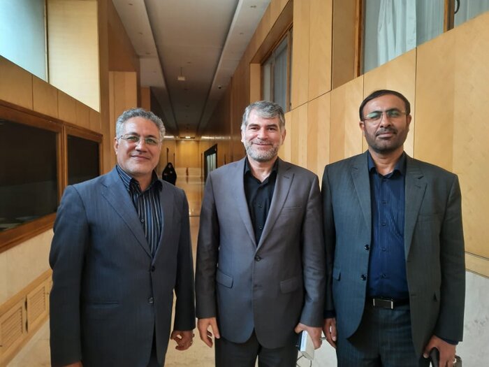 نماینده وزارت جهاد خسارت سیل را در جنوب کرمان بررسی میکند