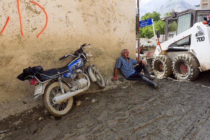 روایتی از حضور مسئولان بین المللی امداد در مناطق سیلزده