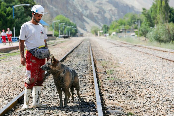 روایتی از حضور مسئولان بین المللی امداد در مناطق سیلزده