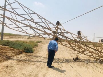 برقراری و پایداری شبکه توزیع برق استان  فارس با وجود خسارت سنگین سیل