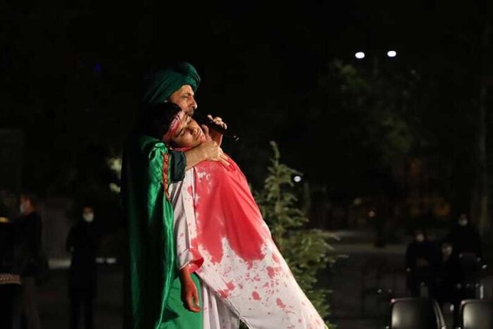 شهادت طفلان زینب(س)؛ کفنپوشی فرزندانی به دست مادر