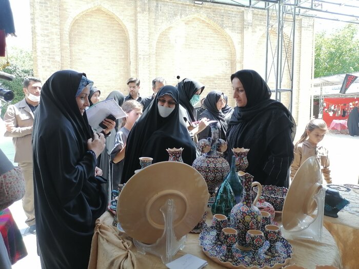 بررسی مشکلات و درخواستهای شاغلان کارگاههای همدان با حضور معاون رییس جمهور