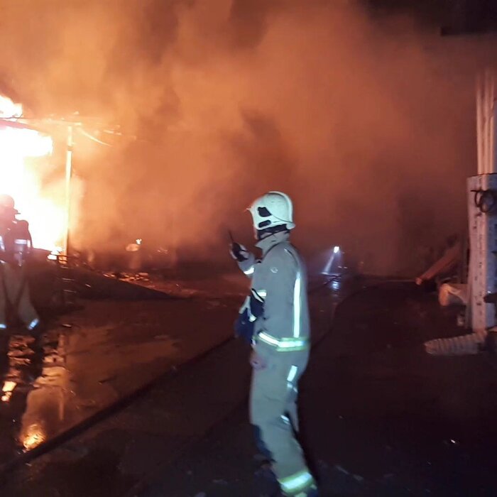 آتشسوزی کارگاه رنگ در جنوب تهران مهار شد