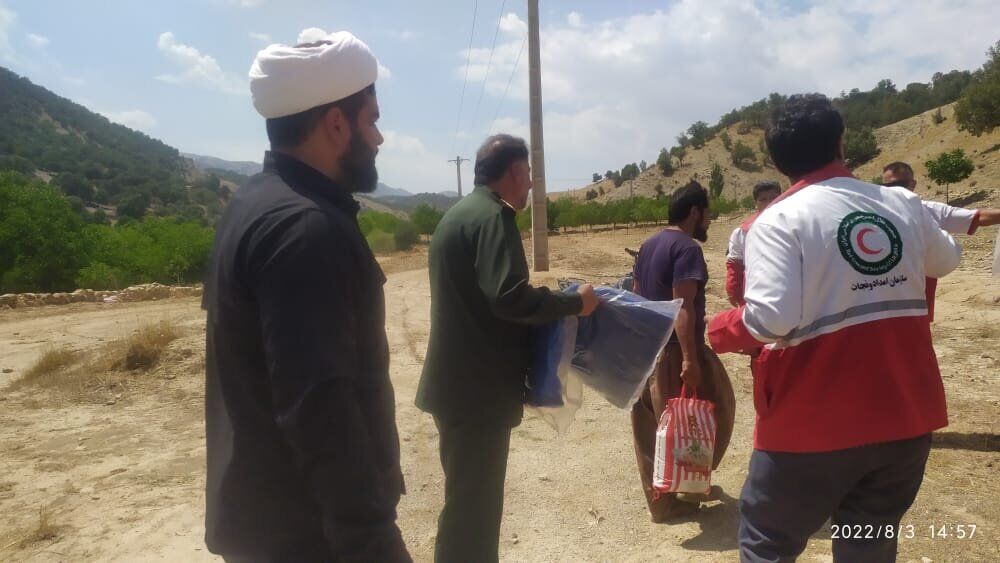 ۲۴۵۰ بسته حمایتی بین سیل‌زدگان در کهگیلویه و بویراحمد توزیع شد