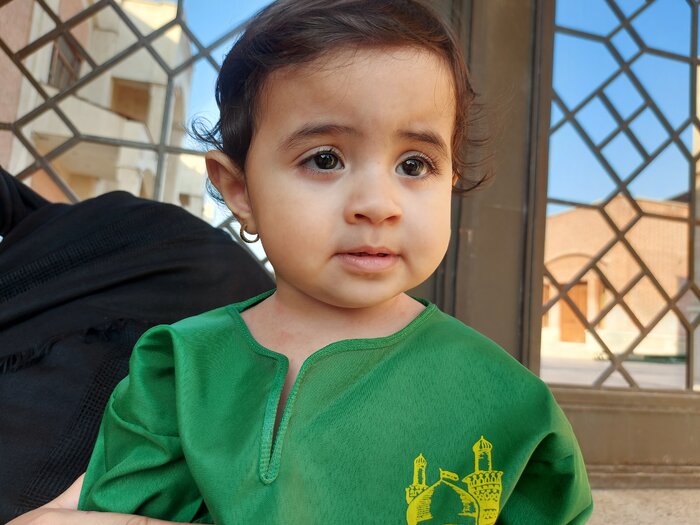 تبلور بیرق نوزاد سردار کربلا بر پیشانی طفلان شیرخواره گلستانی/ ارادت گلستانیها به غنچه در خون غلتیده رباب