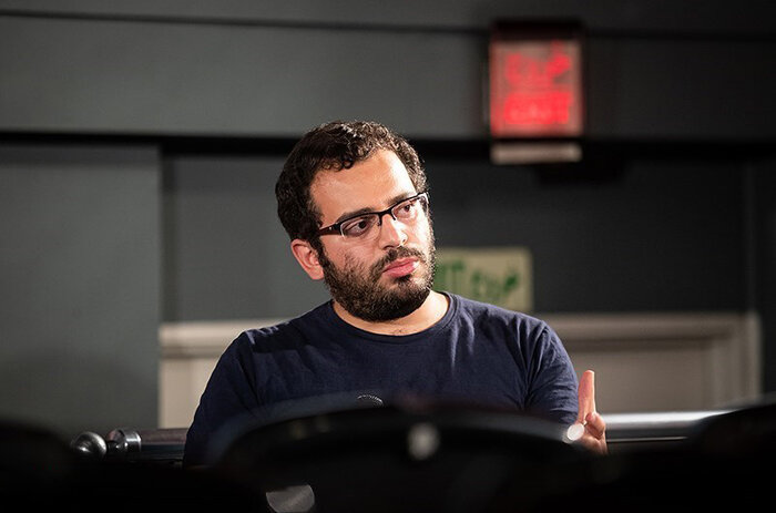 منصور فروزش:«زمزمههای گمشده در دوردست» مساله افراد آسیبپذیر است/ محمد دلاوری: احساس بیپناهی یکی از عوامل اصلی مهاجرت است