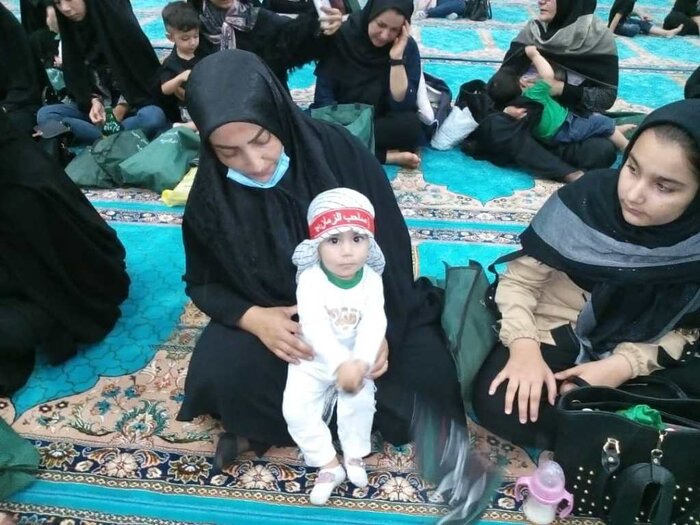 طنین نوای یا علی اصغر مادران ارومیه‌ای در رثای شهید ۶ ماهه کربلا/ لالای علی جان