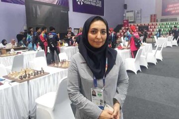 Une Iranienne est devenue la meilleure entraîneuse d'échecs au monde