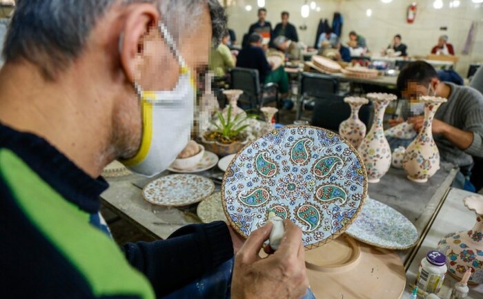 نمایشگاه صنایع‌دستی ایران در کنار فوتبالیست‌ها در قطر می‌درخشید/ اعزام هنرمندان به جام جهانی