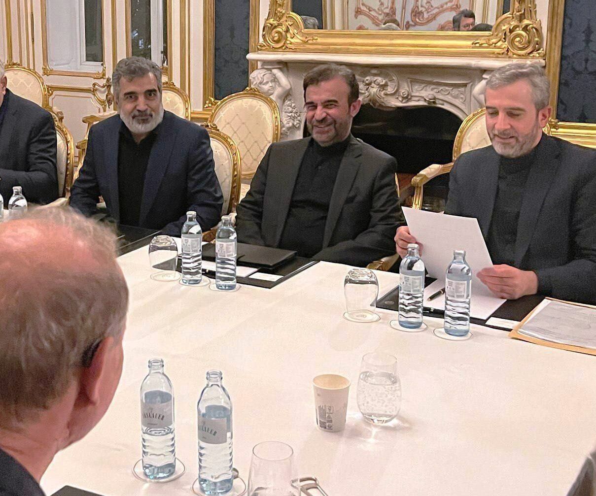 ایرانی مذاکراتی وفد کی ماہرین کی ٹیم نے مورا سے ملاقات کی