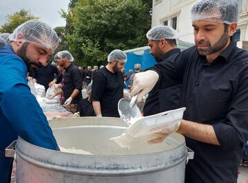 پخت ۷۲ دیگ غذای نذری به نیت شهدای کربلا در گرگان