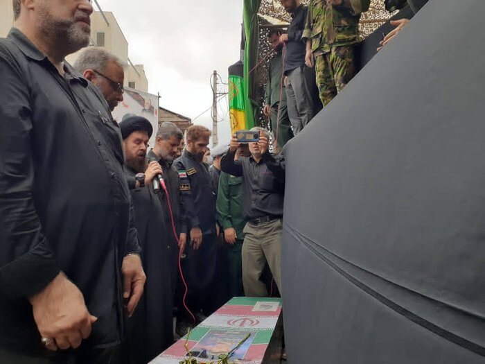 پیکر سردار کابلی از شهدای مدافع حرم بر روی دستان مردم ولایتمدار بهشهر تشییع شد