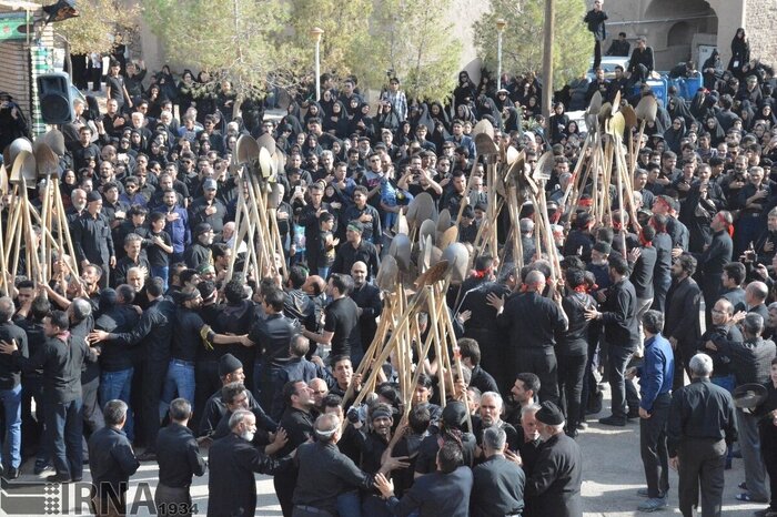 آیین بیلزنی خوسف با قدمت سه قرن به یاد شهدای کربلا