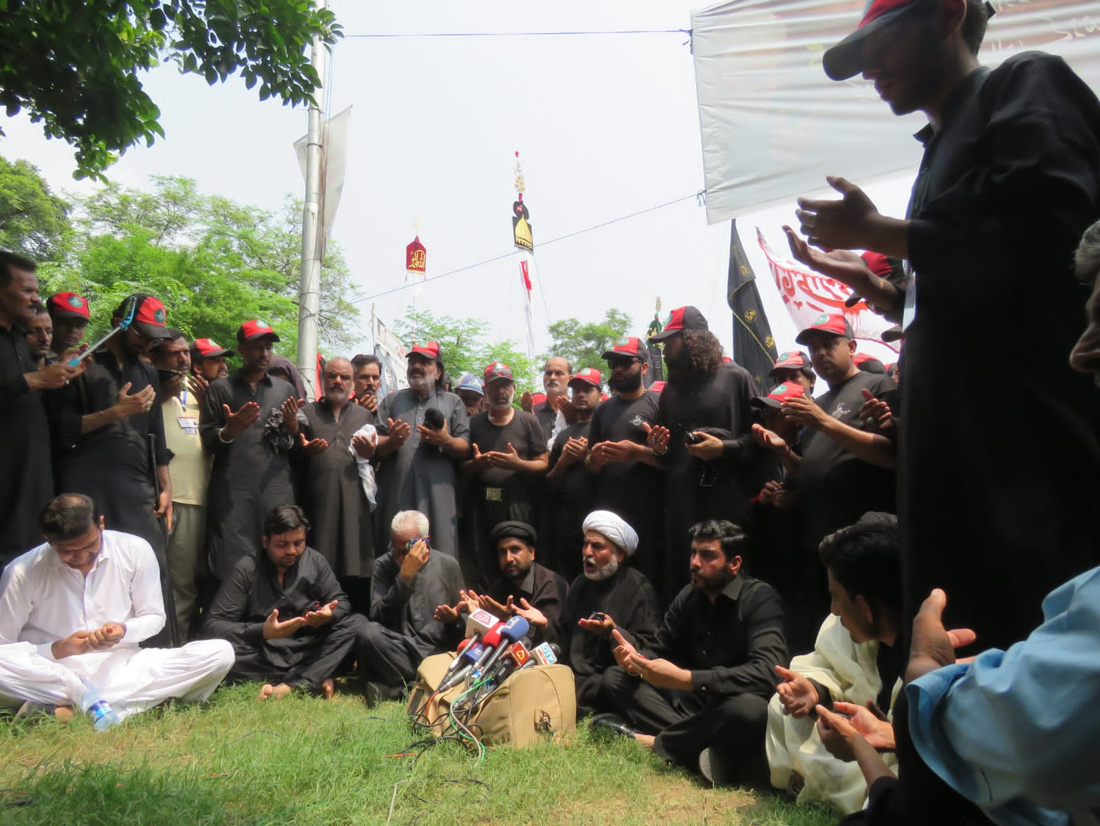 گزارش تصویری از آیینهای تاسوعای حسینی و برگزاری عزاداری در پاکستان