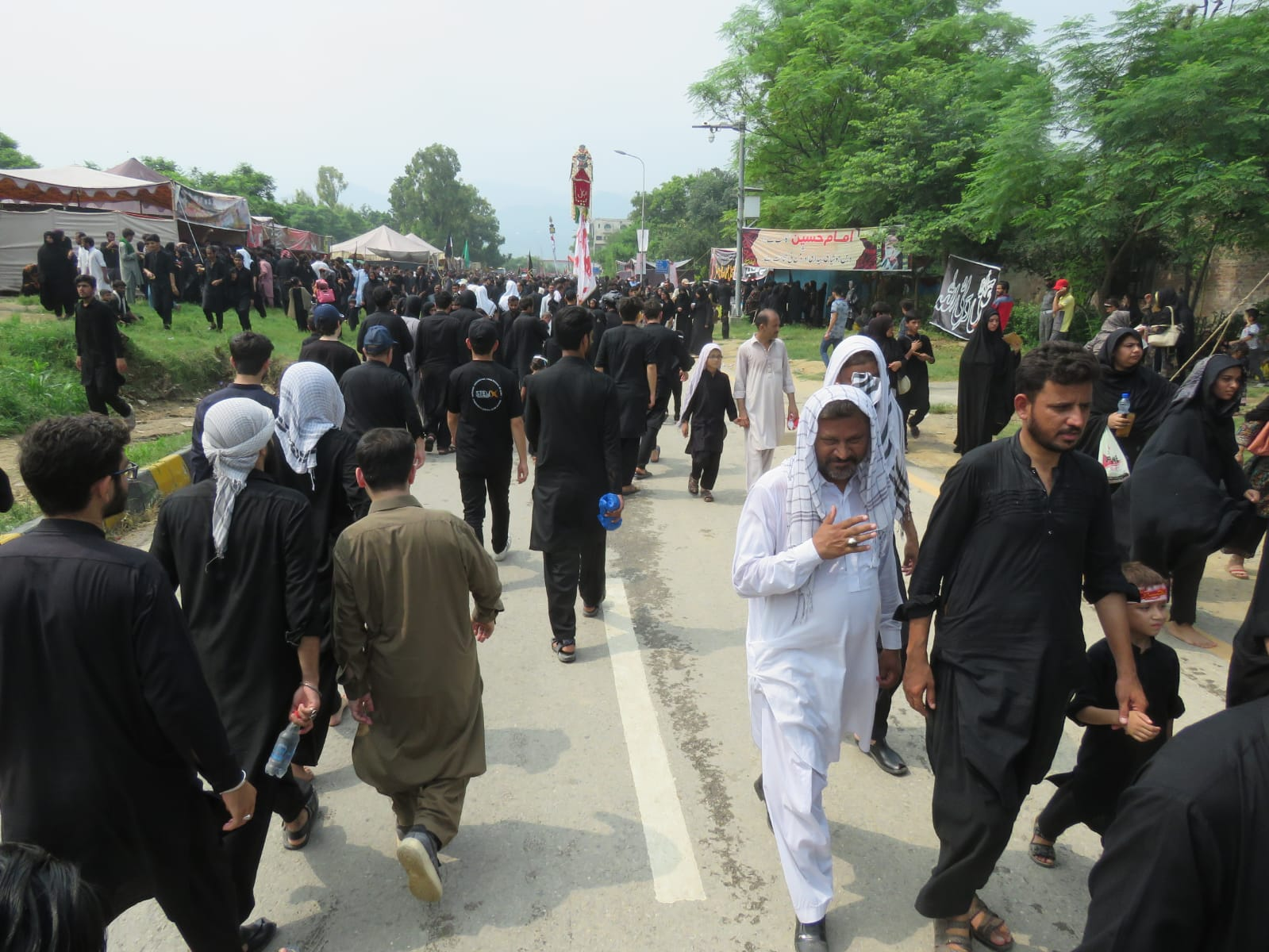 گزارش تصویری از آیین‌های تاسوعای حسینی و برگزاری عزاداری در پاکستان 