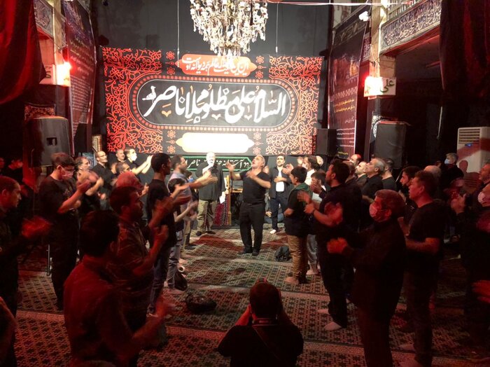 آستان امامزاده صالح در شب عاشورا میزبان زائران خارجی و عزاداران حسینی بود