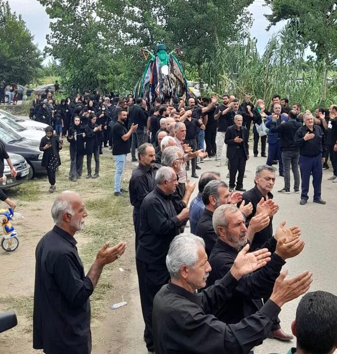 سفره‌ای به وسعت عشق؛ میزبانی از عزاداران عاشورایی بر سفره خانگی