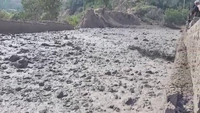 نجات جان گردشگران گرفتار در سیلاب فیروزکوه با اعزام بالگرد