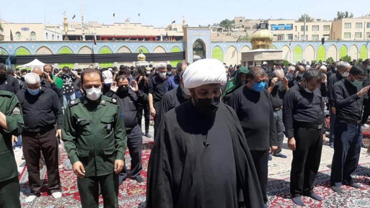 نماز ظهر عاشورای عزاداران حسینی در دشت ورامین اقامه شد
