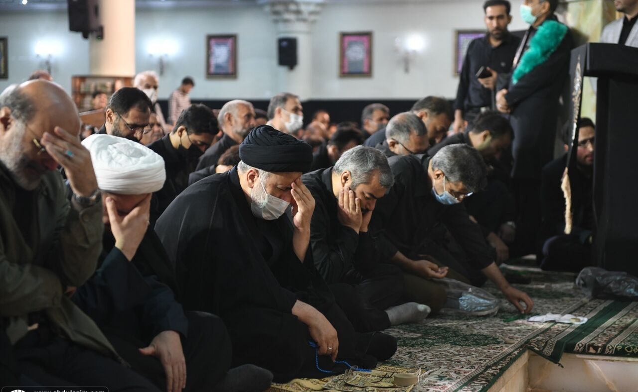 رئیسی در حرم عبدالعظیم حسنی(ع) نماز ظهر عاشورا را اقامه کرد