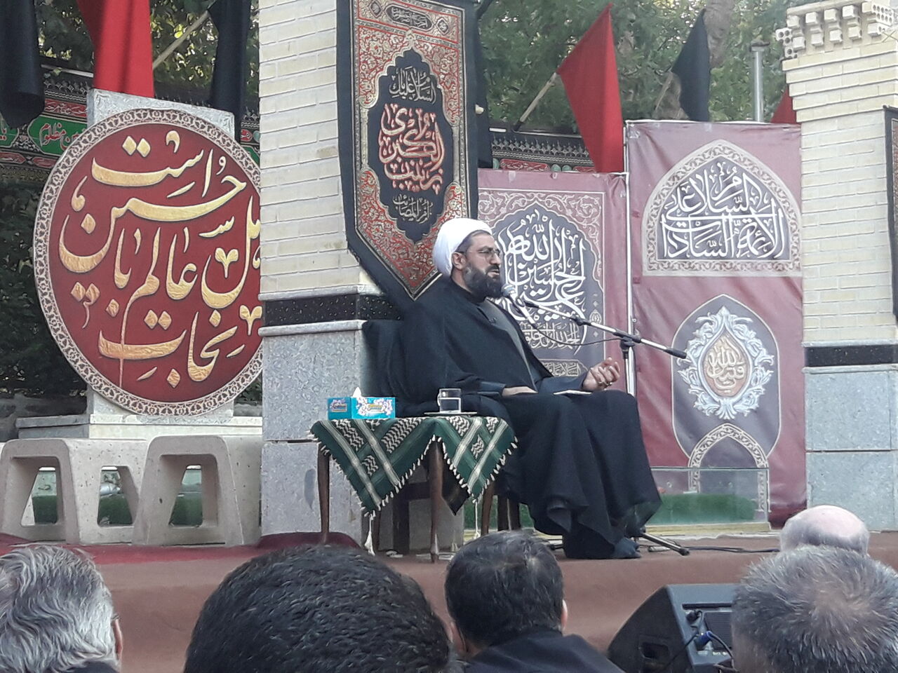 امام جمعه همدان: دولت برای رفع مشکل گرانی برنامه دارد