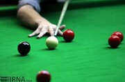 Trois arbitres iraniens jugent des matchs de snooker du championnat du monde à Bucarest