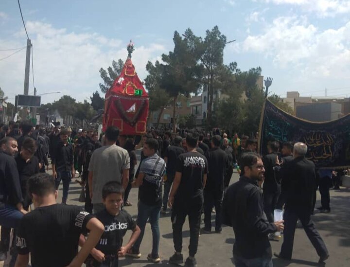 نمایش شور و شعور حسینی در آیین سنتی روز یازدهم محرم دامغان