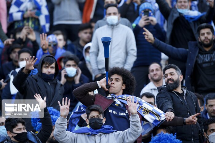 سرخپوشان در انتظار پاسخ استعلام پورعلیگنجی/ توافق باشگاه استقلال و سازمان لیگ درباره تبلیغات محیطی