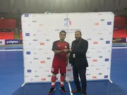 مسابقات قهرمانی آسیا؛ هاکی‌باز ایران جایزه بهترین بازیکن زمین را از «قدیمی» دریافت کرد