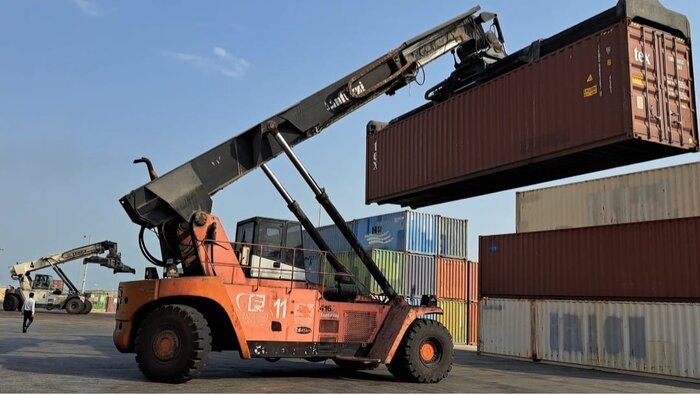 تکلیف ۳۰ کانتینر کالای بدون صاحب در بندر بوشهر مشخص شد