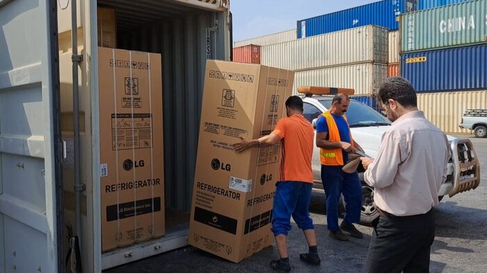 تکلیف ۳۰ کانتینر کالای بدون صاحب در بندر بوشهر مشخص شد