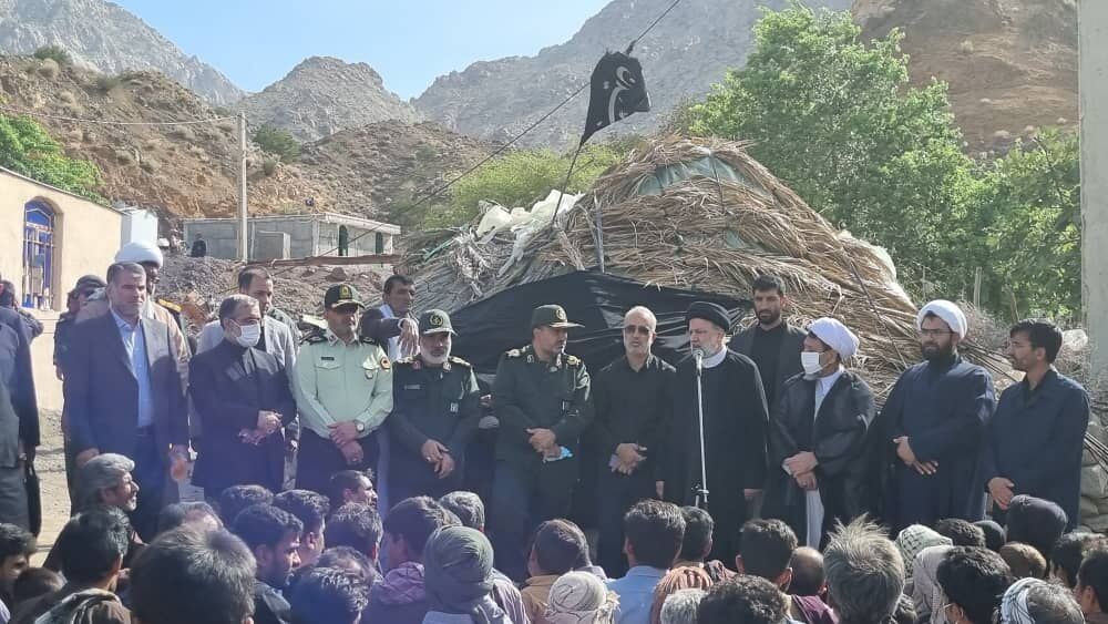 رییسجمهور پای صحبت روستاییان جنوب کرمان نشست