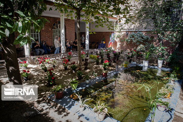 La maison du poète Hoshang Ebtahaj à Téhéran accueille ses fans en deuil