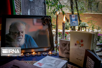 La maison du poète Hoshang Ebtahaj à Téhéran accueille ses fans en deuil
