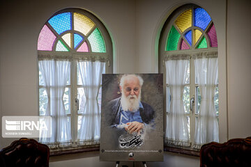 La maison du poète Hoshang Ebtahaj à Téhéran accueille ses fans en deuil
