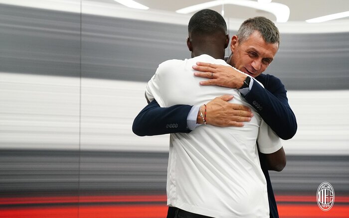 تمدید قرارداد ستاره انگلیسی با میلان + عکس