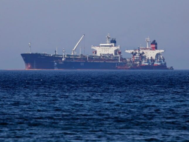 Überführung des beschlagnahmten Öls in Griechenland auf den iranischen Tanker beginnt