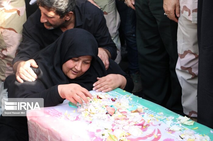 پدر شهید : اگر چند فرزند دیگر هم داشتم در راه دفاع از ولایت تقدیم اسلام میکردم