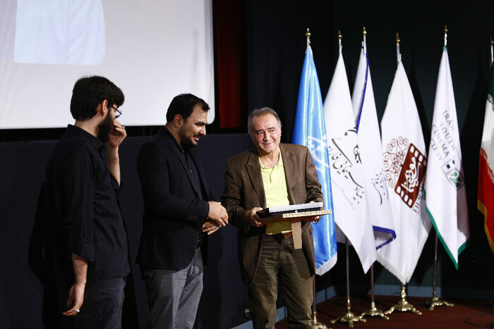 دنیای امروز، دنیای رسانهها و روایتهاست