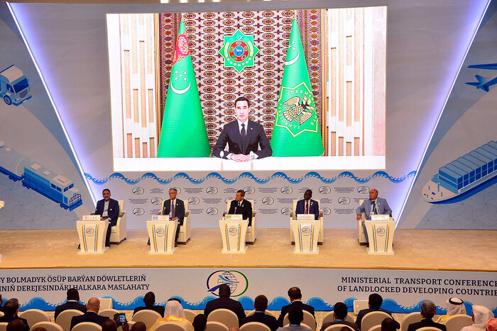 دبیرکل اکو بر نقش راهبردی بنادر ایران برای آسیای میانه تاکید کرد