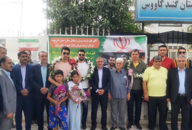 ورزش‌دوستان گنبدی از قهرمانان مسابقات کشورهای اسلامی به گرمی استقبال کردند