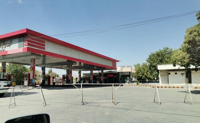 صفهای طولانی مقابل جایگاههای بنزین در مهاباد/مشکل تا فردا حل میشود