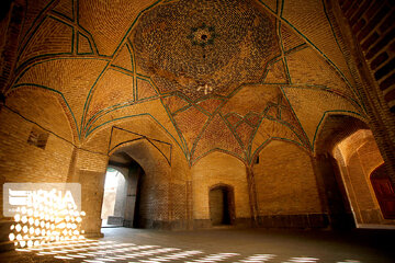 La mosquée iranienne, un lieu de culte et aussi un centre de culture et de science