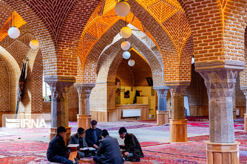 La mosquée iranienne, un lieu de culte et aussi un centre de culture et de science